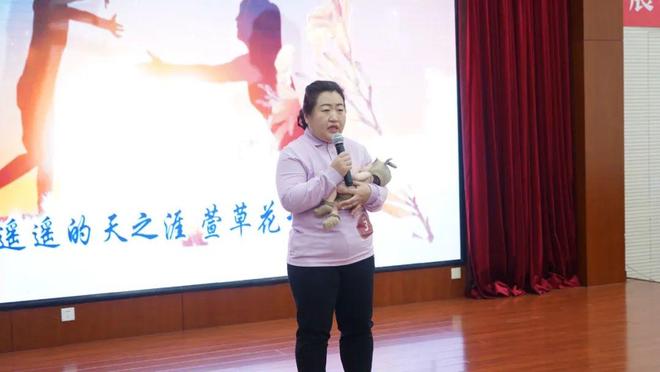 年阿姨来了技能大赛暨第三季度最美家政人表彰大会圆满落幕麻将胡了2试玩网站做知识分子阿姨展巾帼家政风采2024(图24)