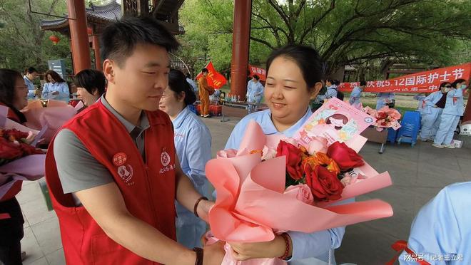 业致敬白衣天使凝聚社会温情麻将胡了免费试玩沈阳爱心企(图5)