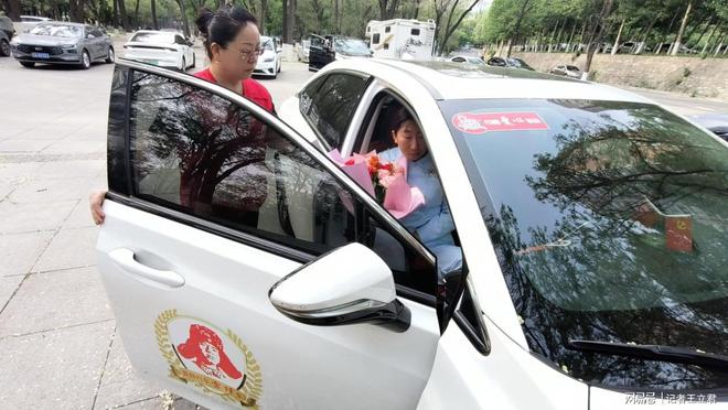 业致敬白衣天使凝聚社会温情麻将胡了免费试玩沈阳爱心企(图6)
